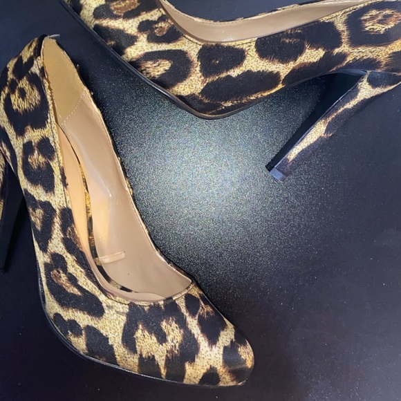 Forever 21 cheetah print heels - size 8 - Picture 5 of 6